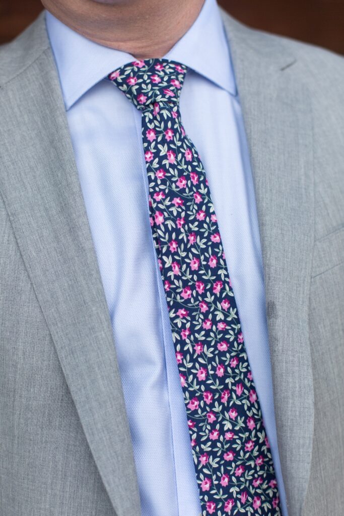 A fun flowery tie shows off the fun atmosphere of a summer camp wedding.
